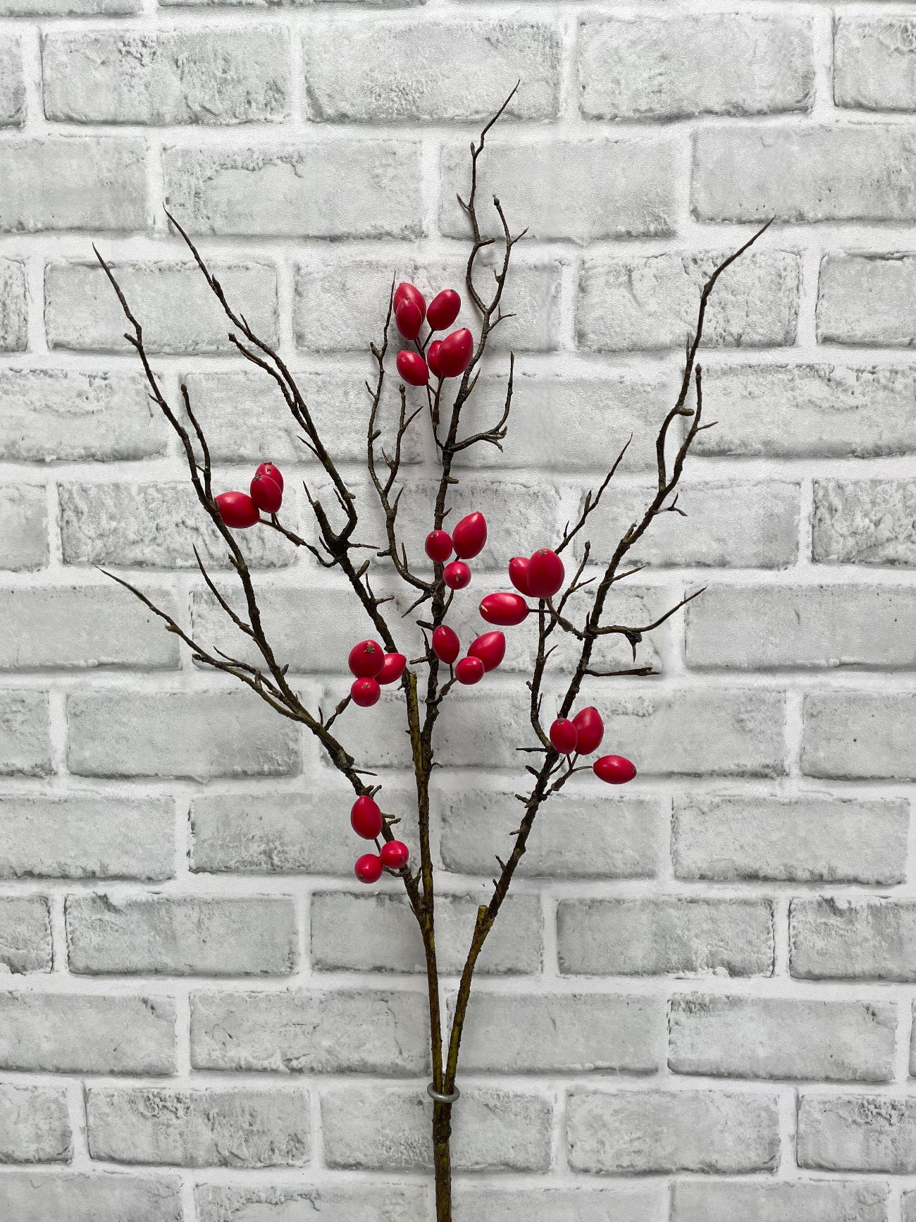 ITEM 81992 MATTRED - 41.5" MATT RED WEATHER RESISTENT ROSEHIP BERRY SPRAY