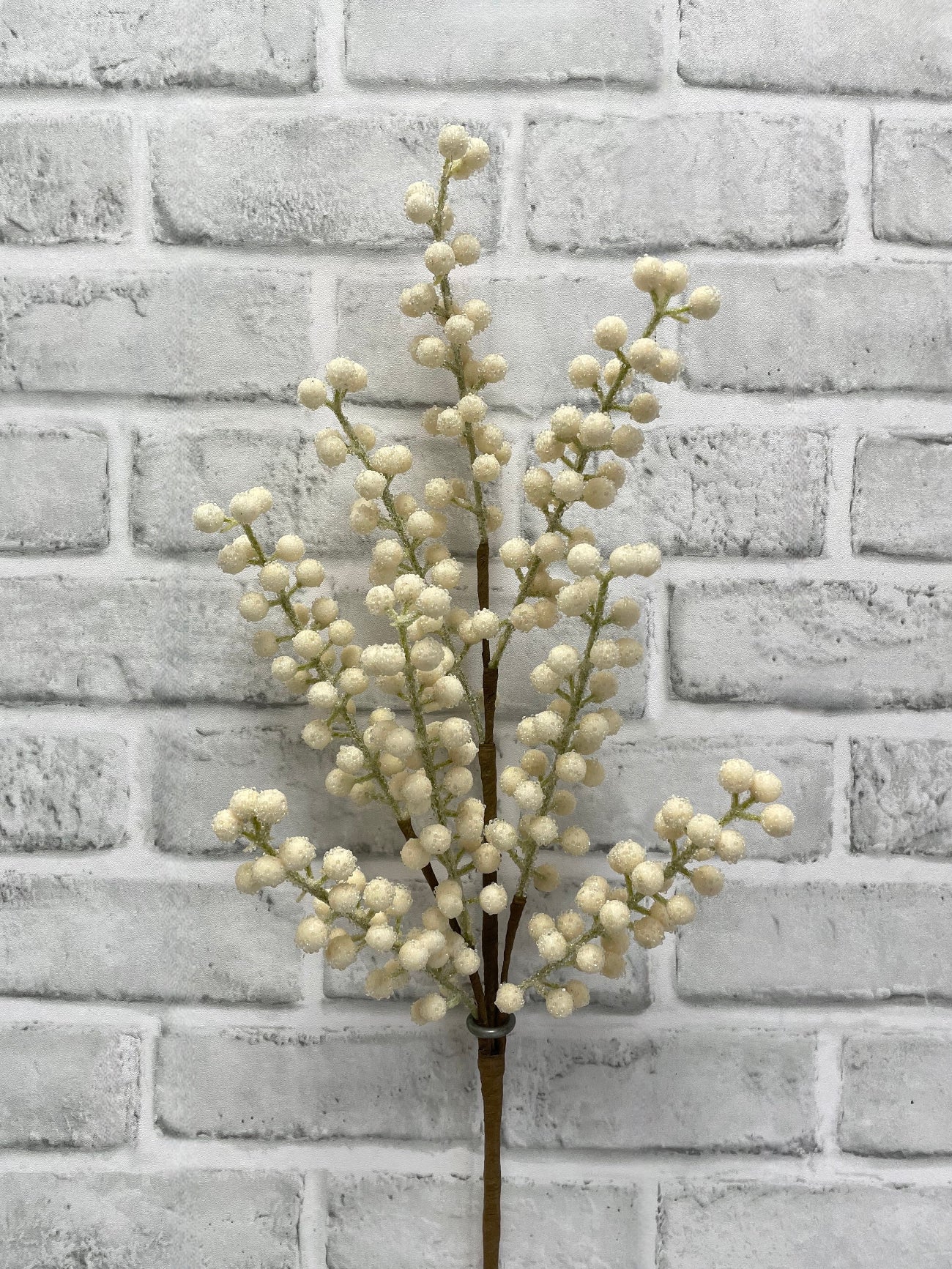 ITEM 81998 CM - 25.5" CREAM SUGARED BERRY SPRAY