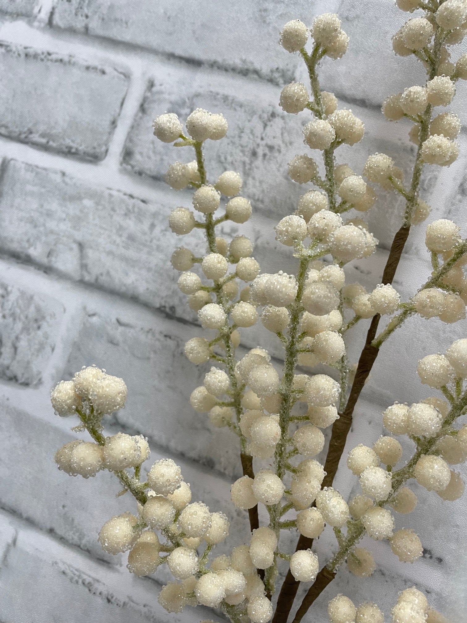 ITEM 81998 CM - 25.5" CREAM SUGARED BERRY SPRAY