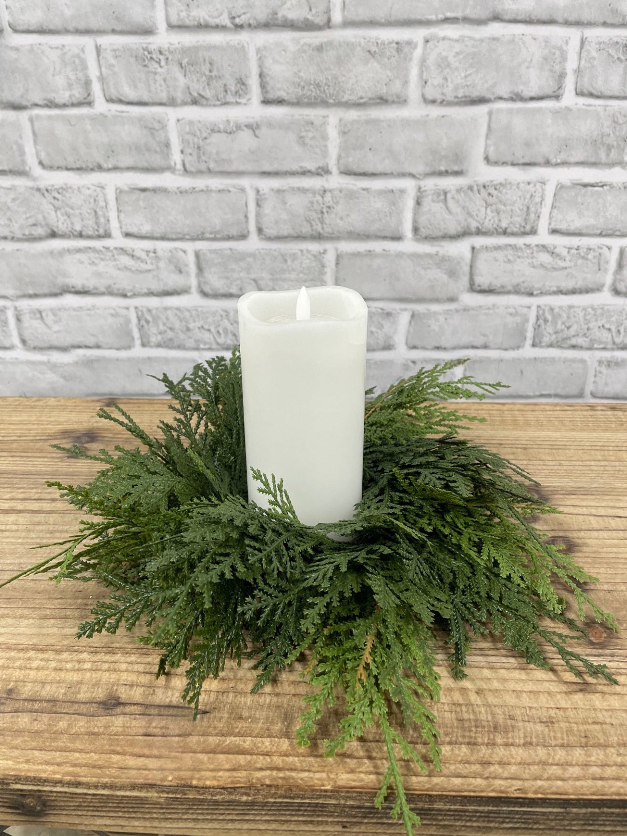 ITEM 82001 - 3.5" INSIDE DIM, 13" OUTSIDE DIM  FRESH TOUCH LUSH NORTHERN WHITE CEDAR CANDLE RING