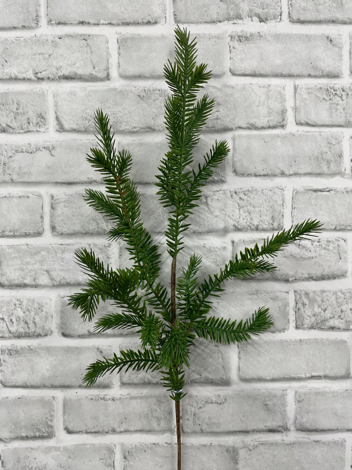 ITEM 82111 - 27" FRESH TOUCH NORWAY SPRUCE SPRAY