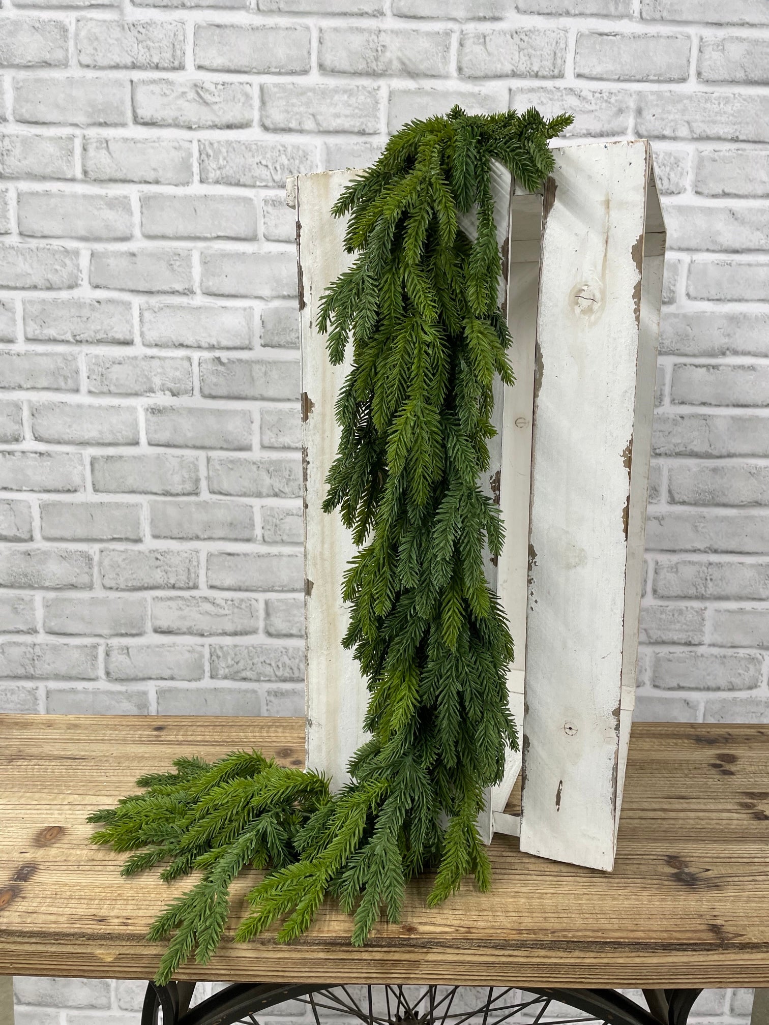 ITEM 82157 - 6 FOOT RED SPRUCE  HANGING/DRIPPING  GARLAND