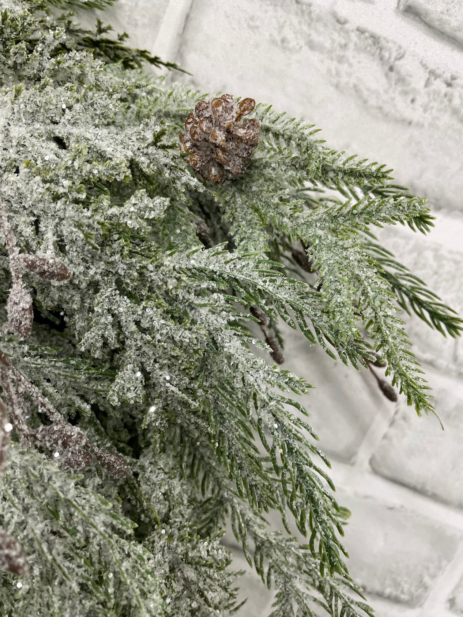 ITEM 82211 - 12" INSIDE DIM, 23" OUTSIDE DIM, FRESH TOUCH SNOWY PINE WREATH