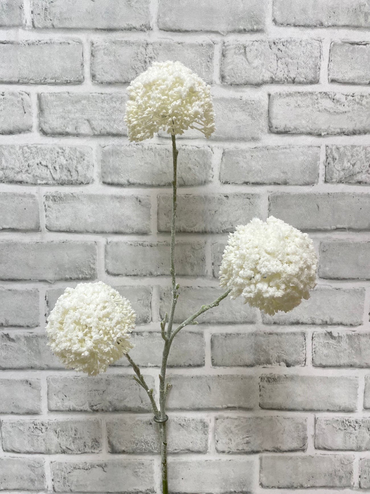ITEM 82235 W - 31" WHITE SNOWY GLITTERED  ALLIUM SPRAY WITH 3 HEADS