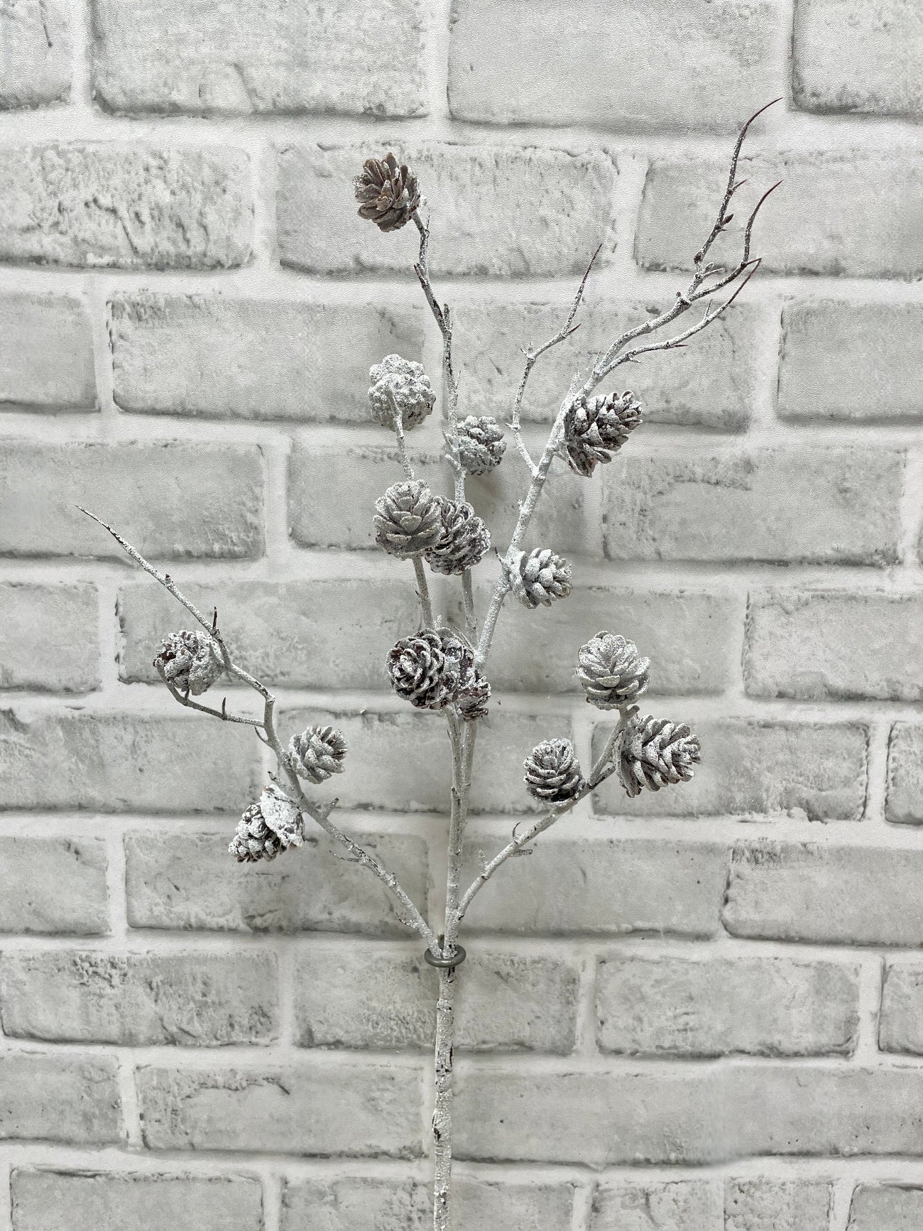 ITEM 82239 - 30" SNOWY PINE CONE SPRAY