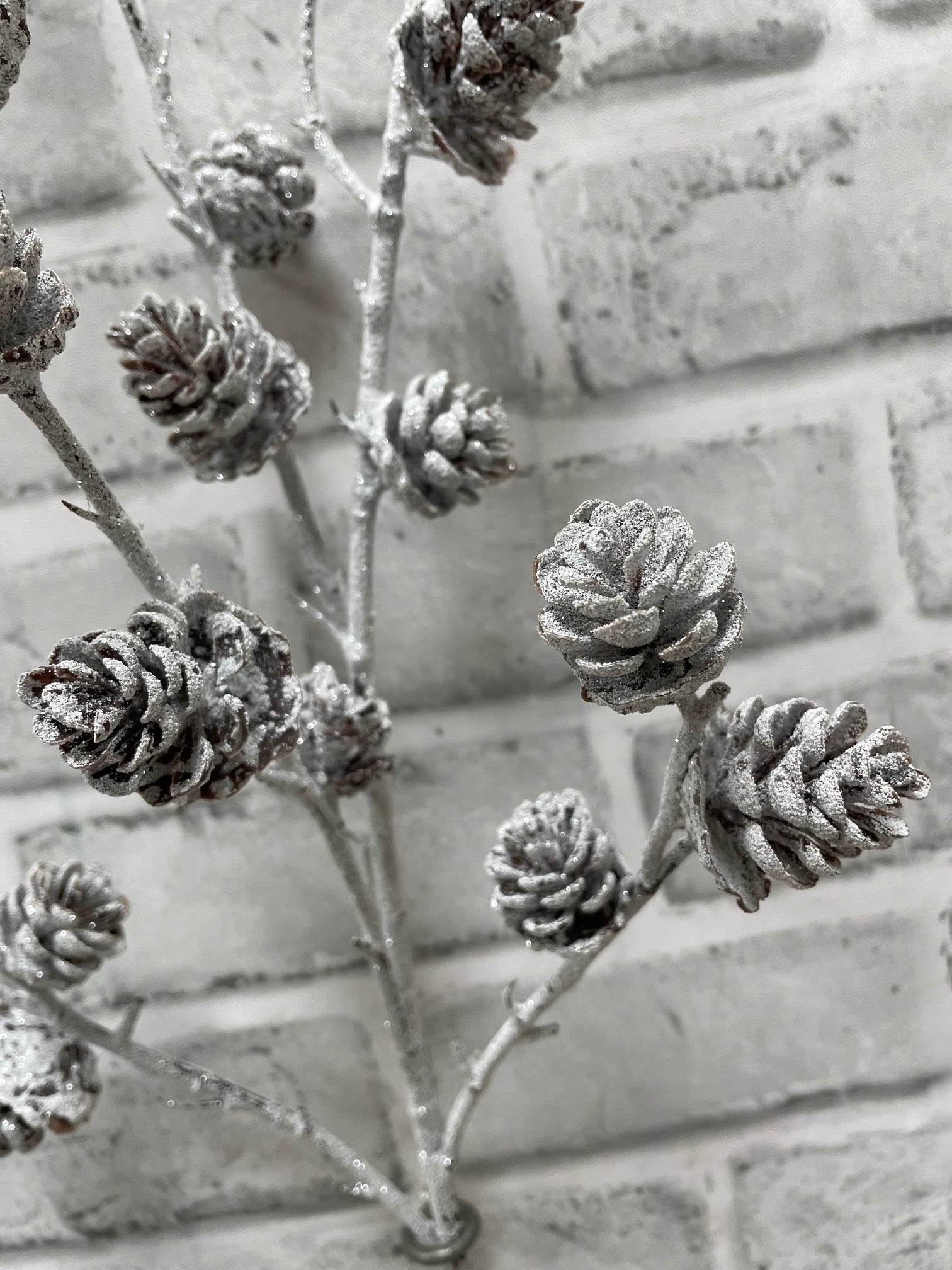 ITEM 82239 - 30" SNOWY PINE CONE SPRAY