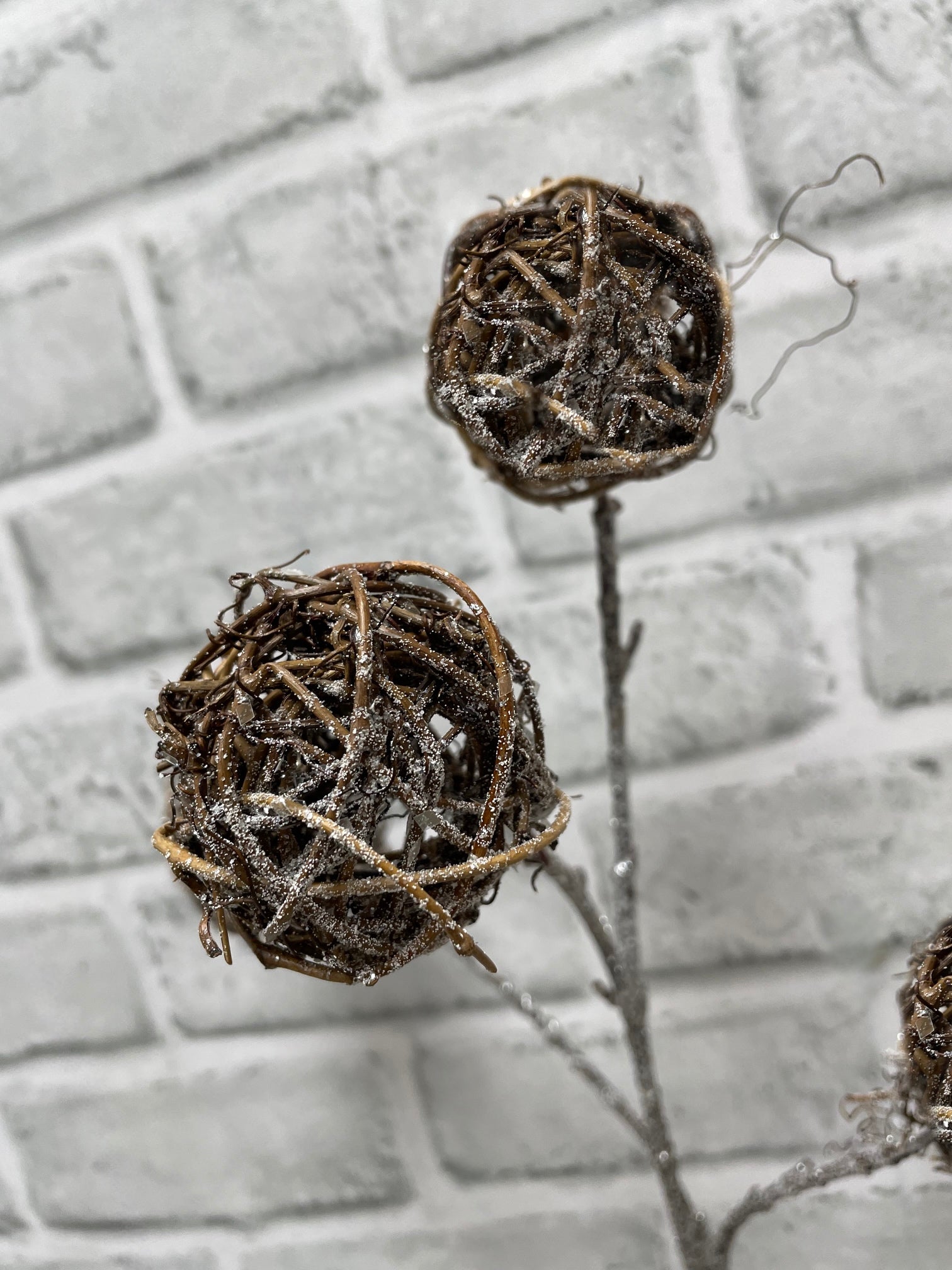 ITEM 82240 - 35" FROSTED ROUND TWIG BALL SPRAY WITH 7 BALLS