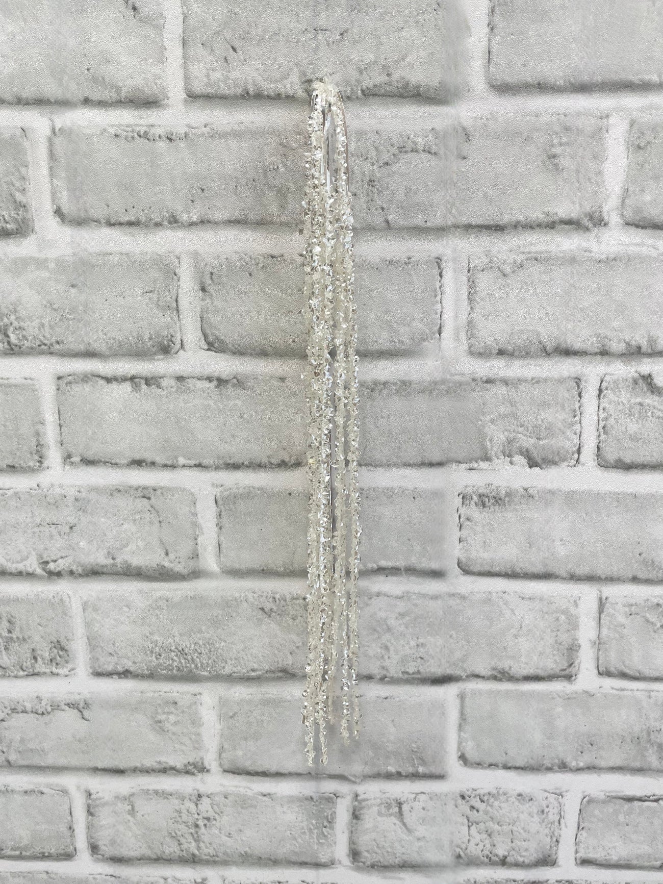 ITEM 82242 W - 24" WHITE TINSEL SPRAY