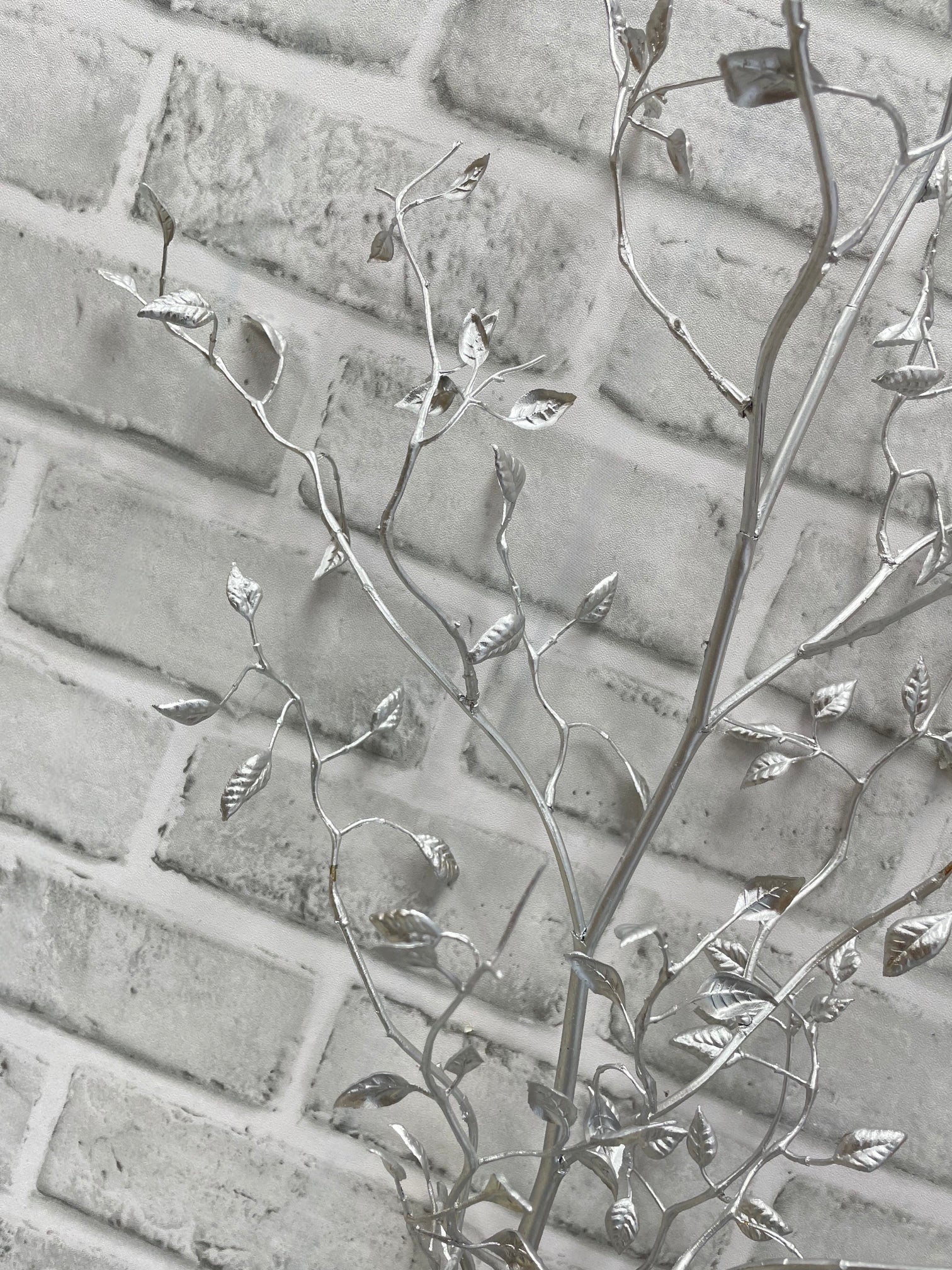 ITEM 82249 SILVER - 37.5" METALLIC SILVER TEA LEAF SPRAY