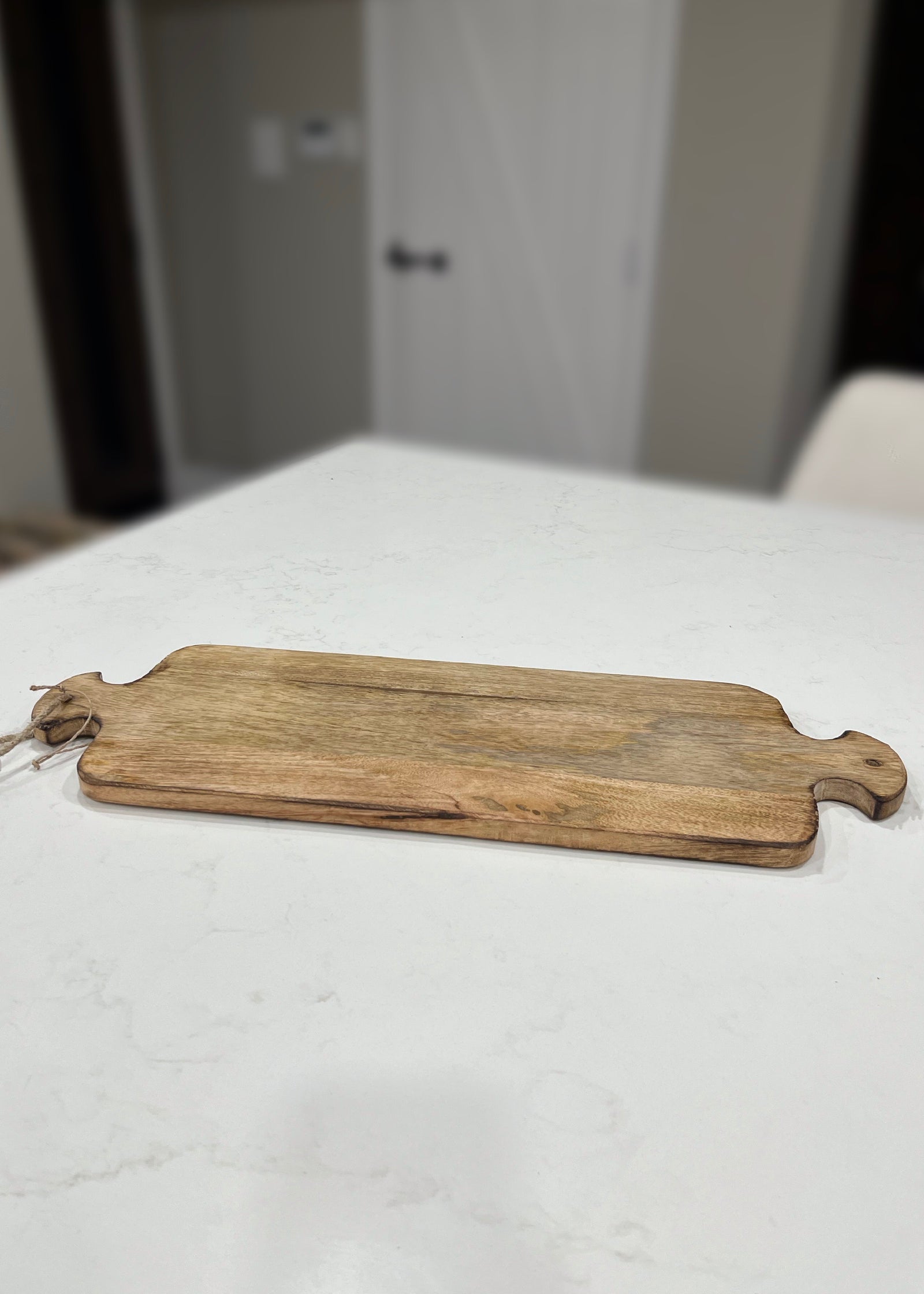 ITEM DDL1011 - 23"X8"X.65" MANGO WOOD DOUBLE HANDLE CUTTING BOARD