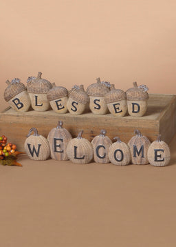 ITEM G2736590 - 13.58"L RESIN HARVEST WOVEN ACORN & PUMPKIN SIGN