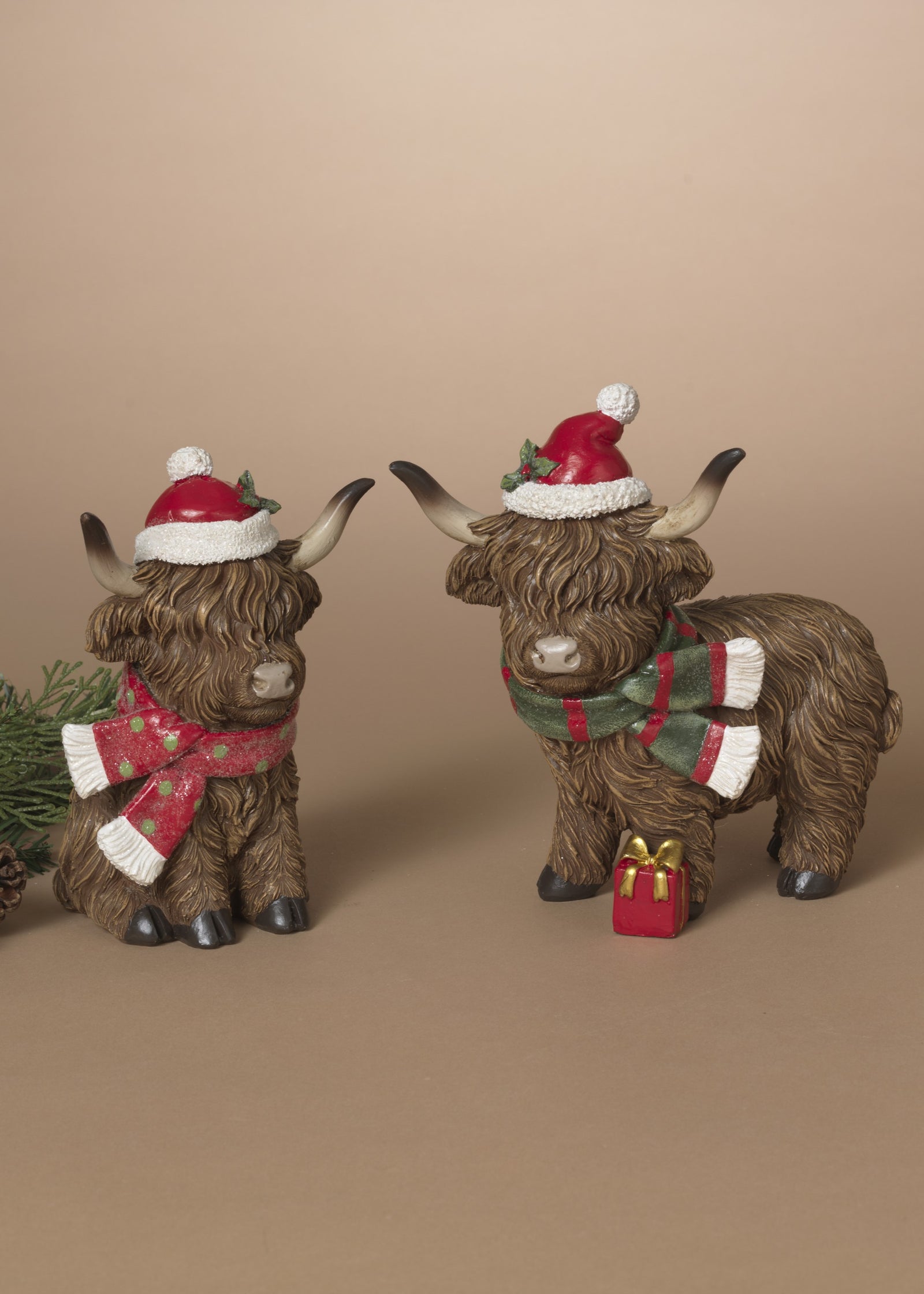 ITEM G2794920  - 7.5"H RESIN HOLIDAY HIGHLAND COW