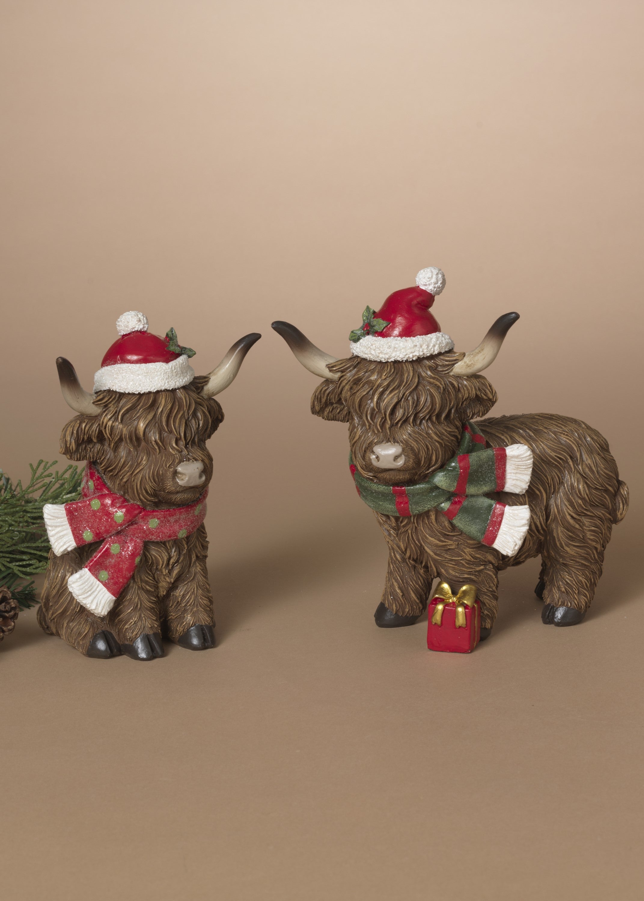 ITEM G2794920  - 7.5"H RESIN HOLIDAY HIGHLAND COW