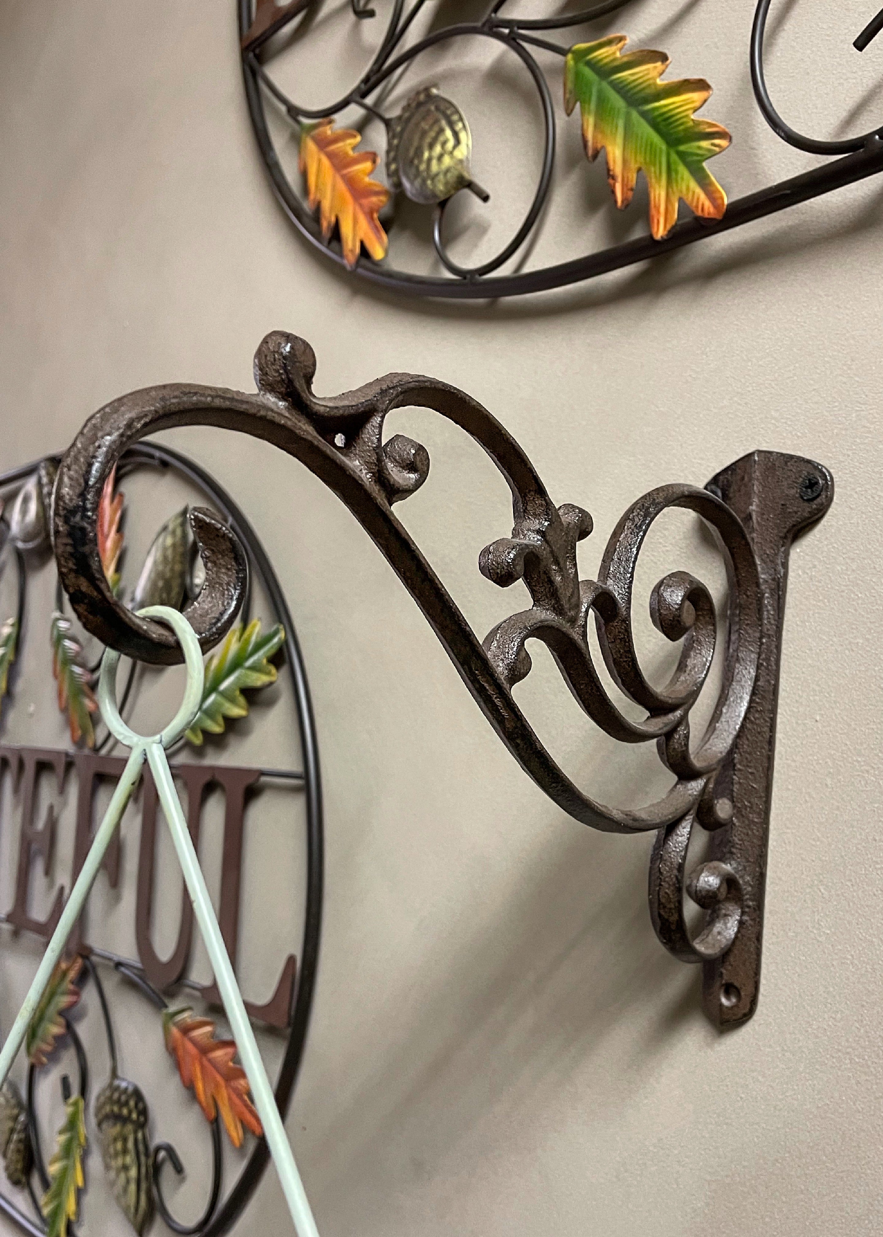 ITEM KOP 13736 - 10.5" X 8" CAST IRON SINGLE WALL HOOK