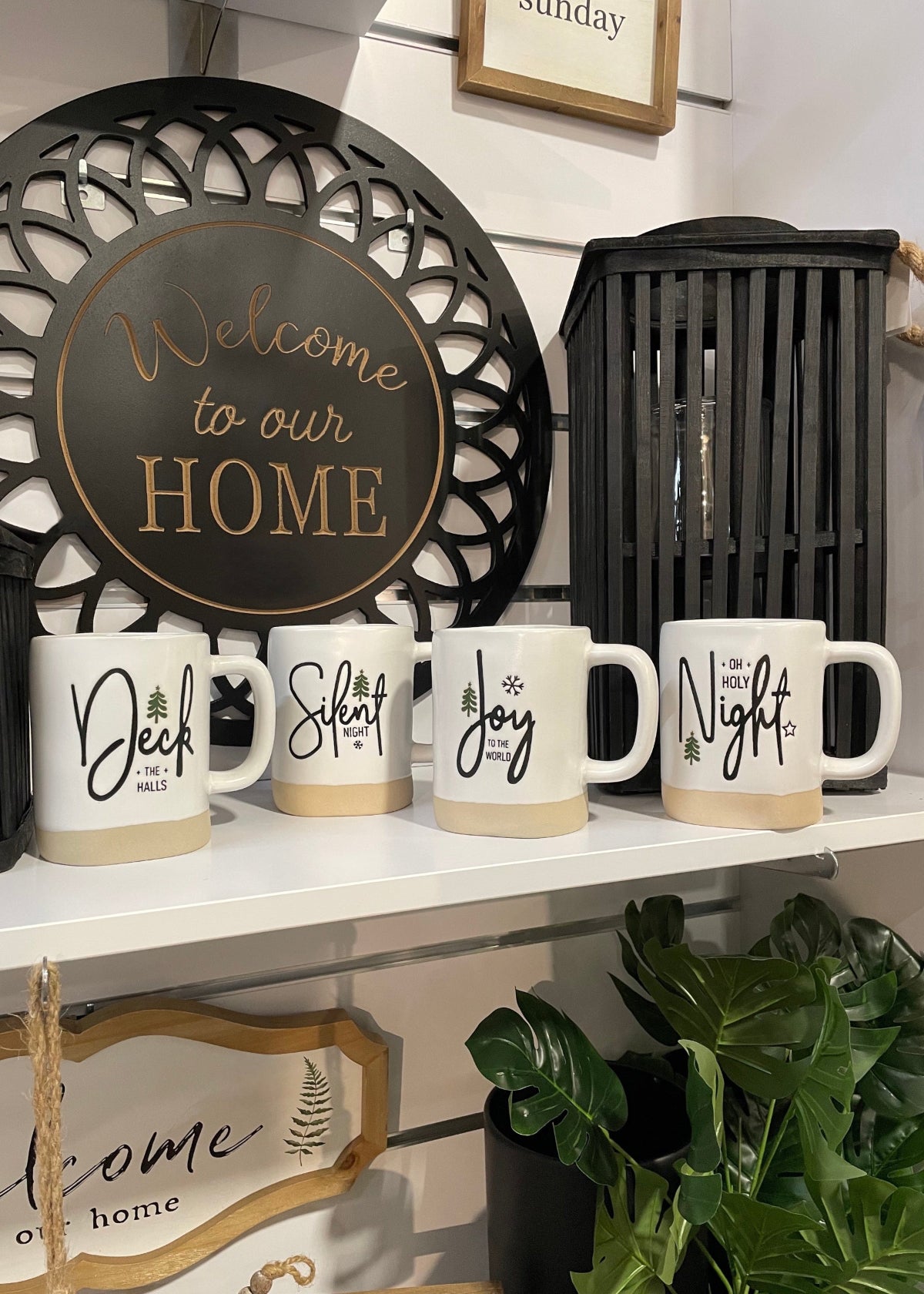 ITEM KOP 45169 - 22OZ CERAMIC HOLIDAY SCRIPT MUGS IN A GIFTBOX - 4 ASSORTED SAYINGS