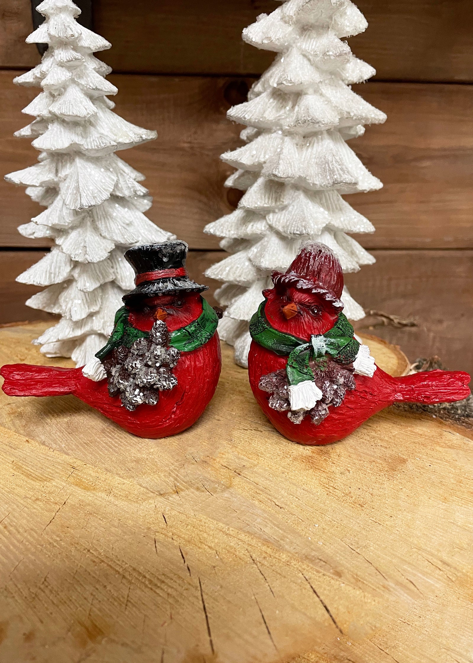 ITEM KOP 48212 - 4"X4"X2.5" RESIN SNOWY CARDINALS WITH HATS