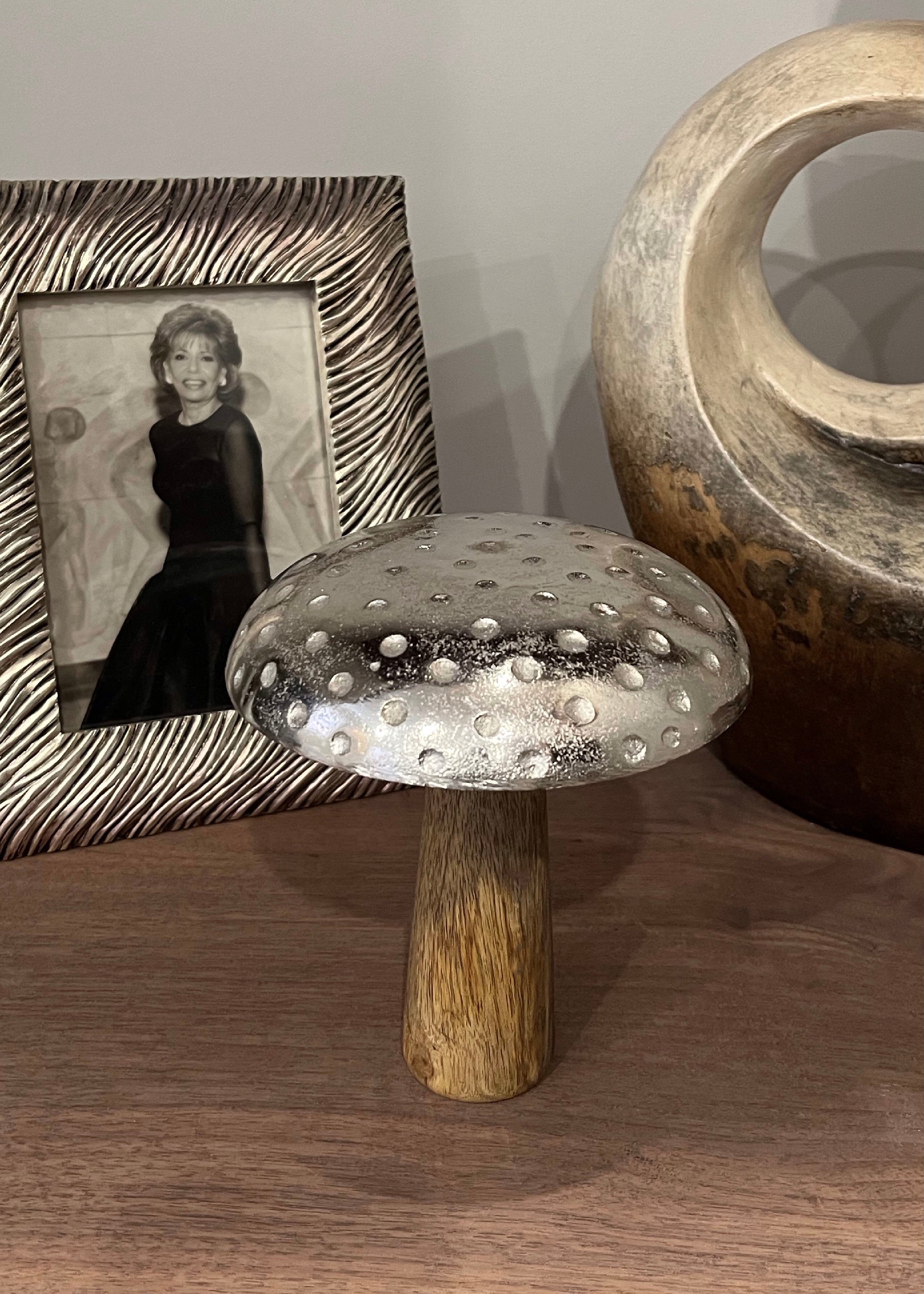 ITEM KOP 52724 - 5.5"X7" METAL TOP WITH WOOD STEM MUSHROOM