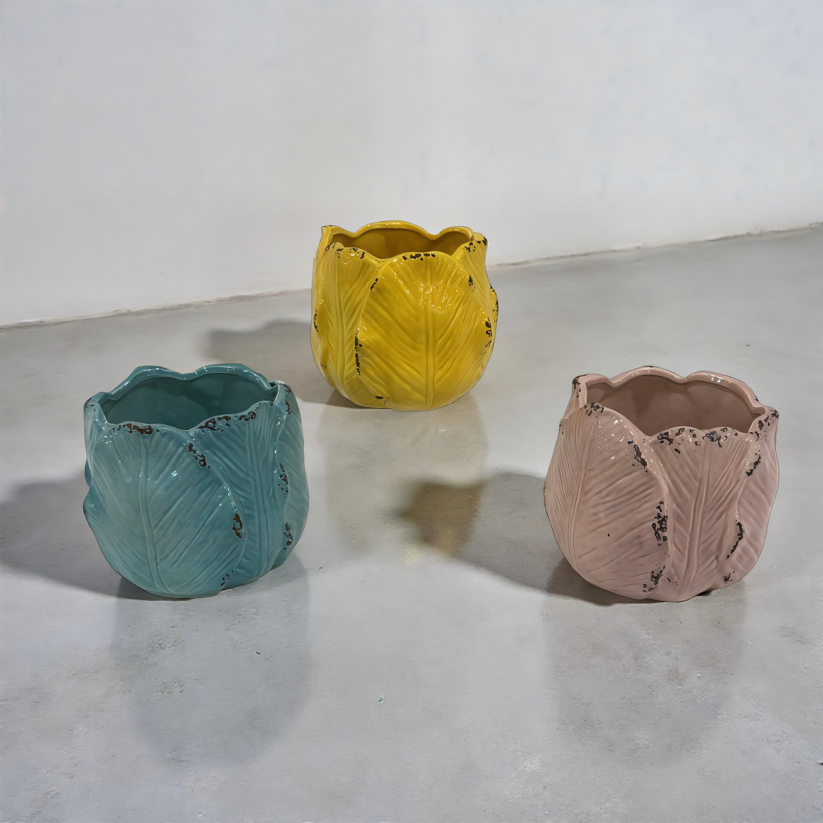 ITEM KOP 56409 - 5.5" X 4.75" TULIP PLANTER - 3 ASSORTED COLOURS