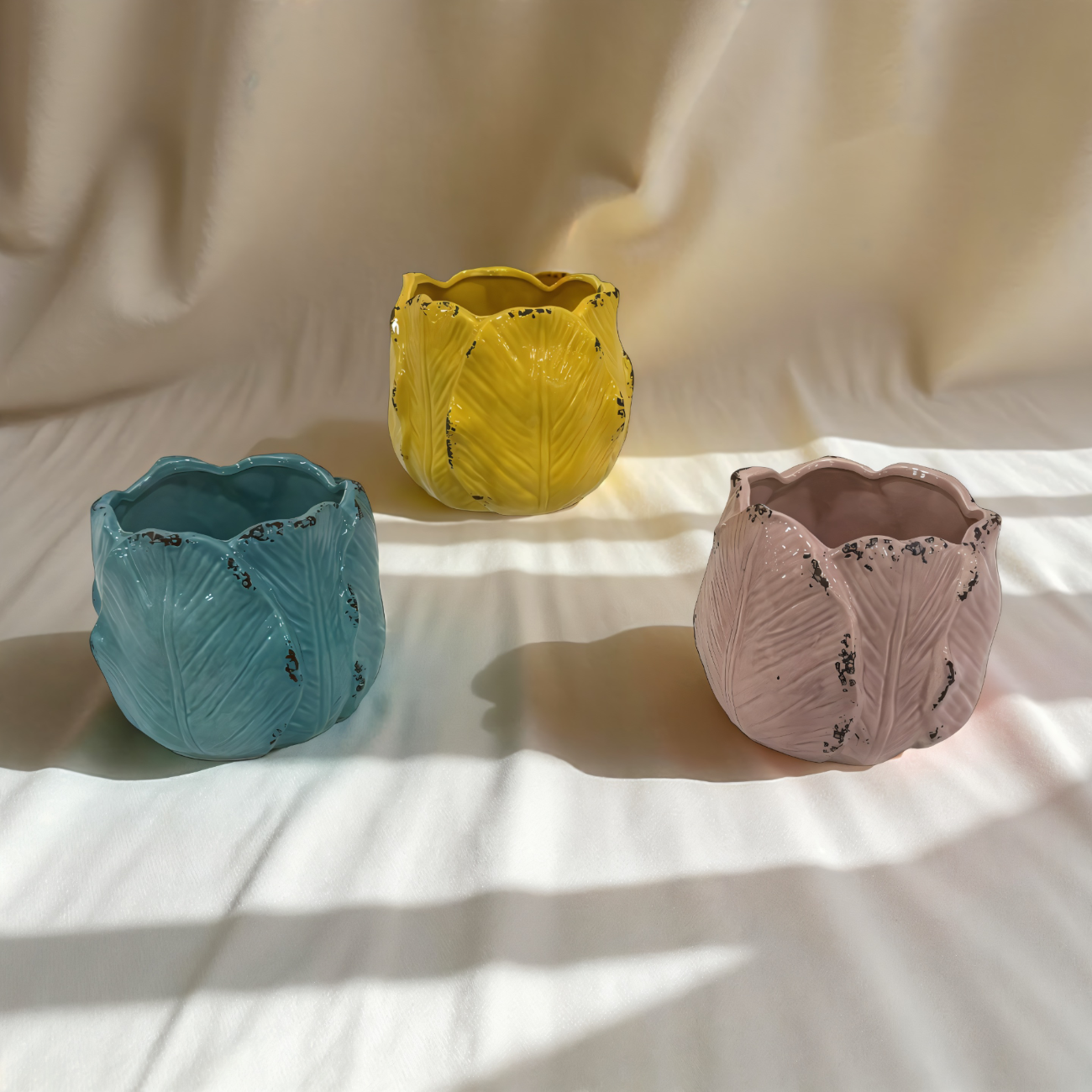 ITEM KOP 56409 - 5.5" X 4.75" TULIP PLANTER - 3 ASSORTED COLOURS