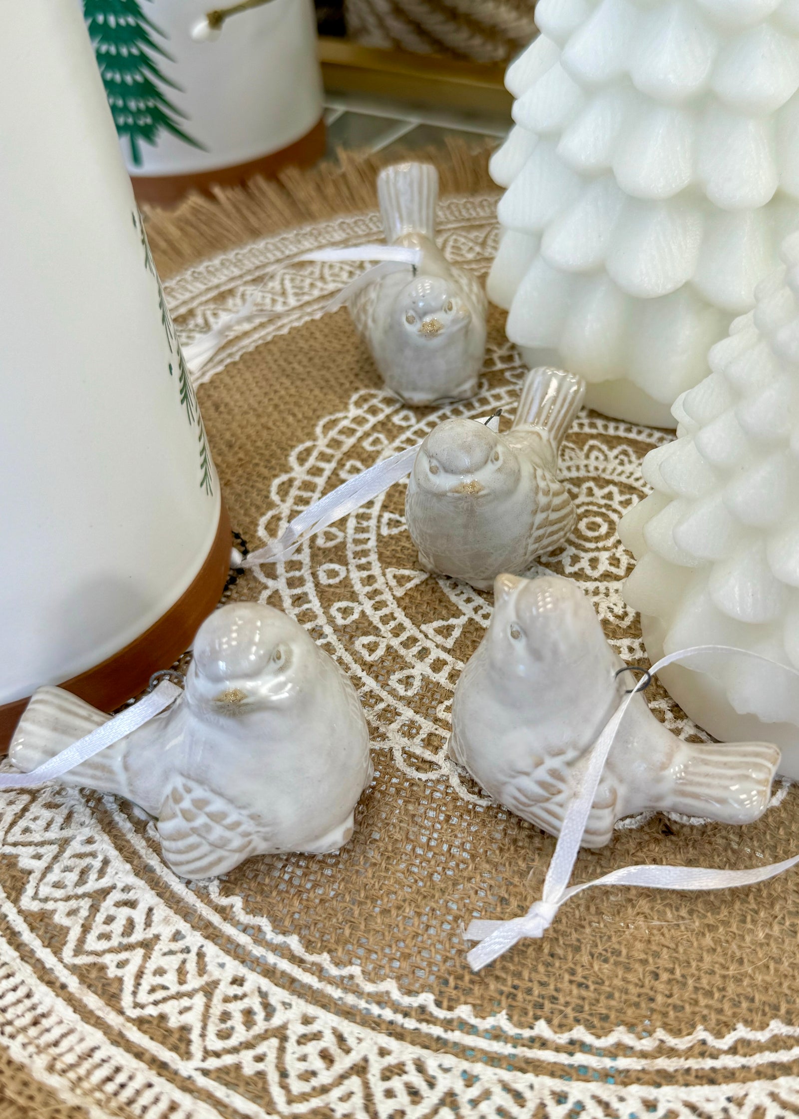 ITEM KOP 57424 - 2.25" X 1.5" X 2" WHITE CERAMIC BIRDS ORNAMENTS - 4 ASSORTED