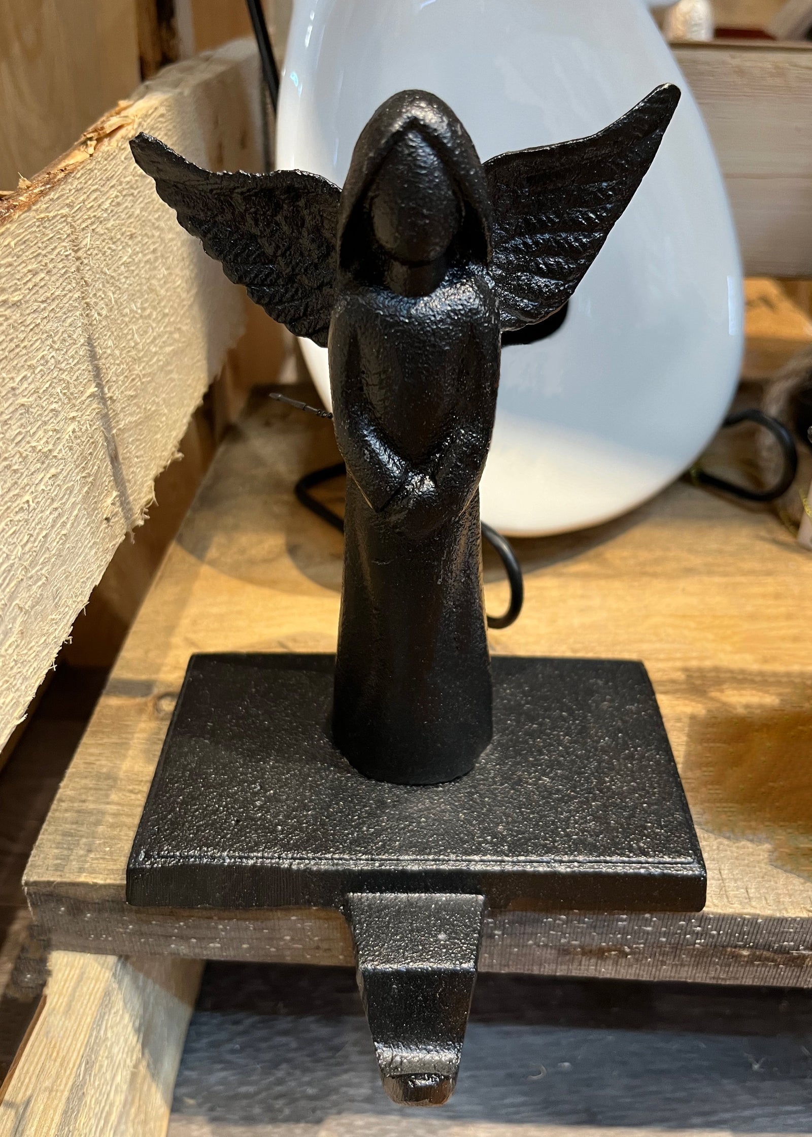 ITEM KOP 82901 - 7"X5.25"X4.25" METAL ANGEL STOCKING HOLDER