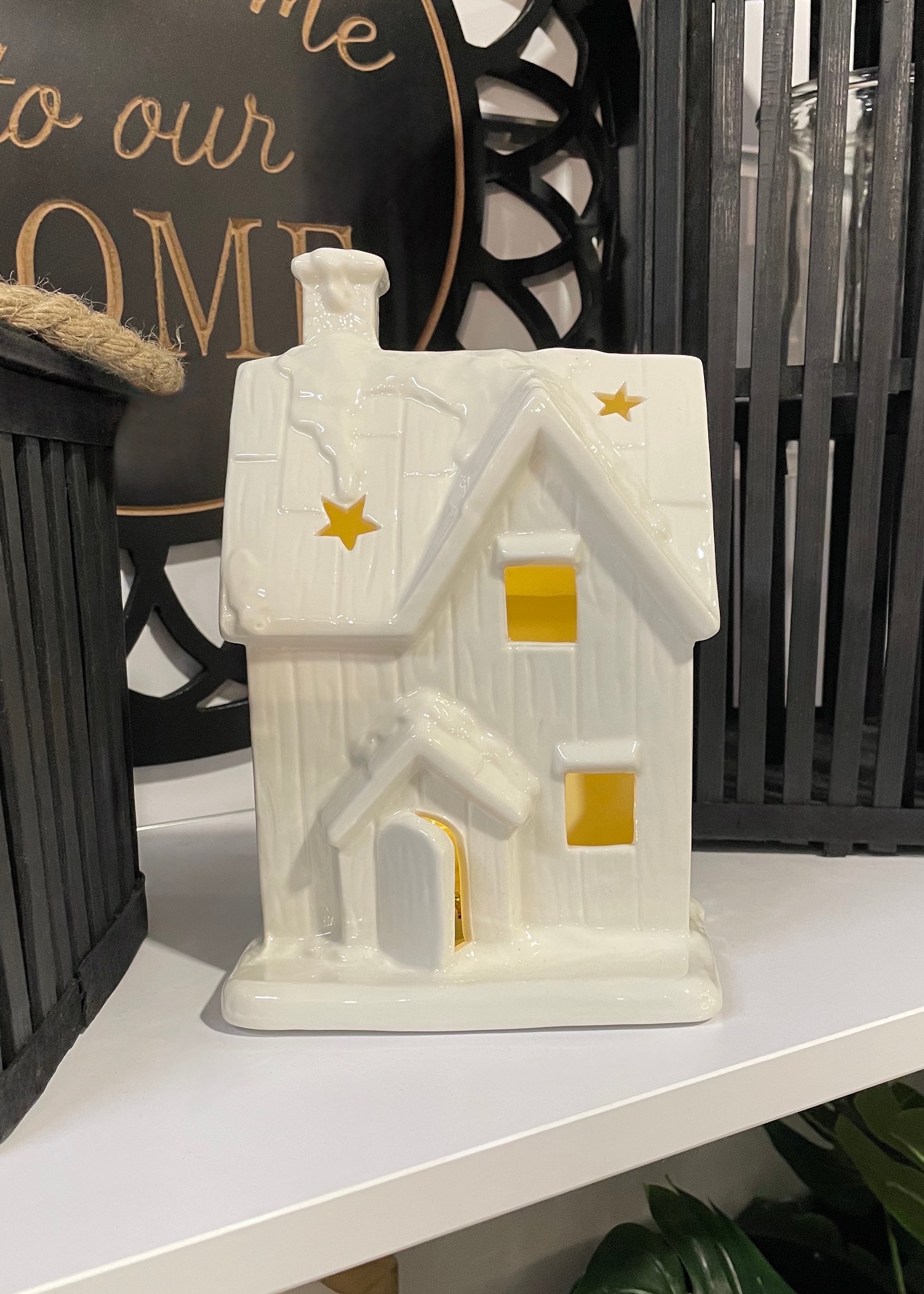 ITEM KOP 83421 - 5.25"X4"X8" LED WHITE CERAMIC HOUSE