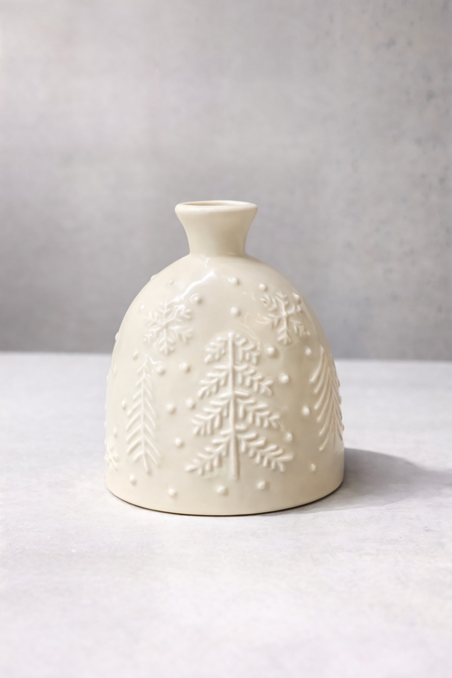 ITEM KOP 83435 - 4"X3"X5" CERAMIC SNOWFLAKE & TREE VASE