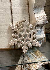 ITEM XJ550630 - 8" WHITE WASH HANGING MANGO WOOD SNOWFLAKE