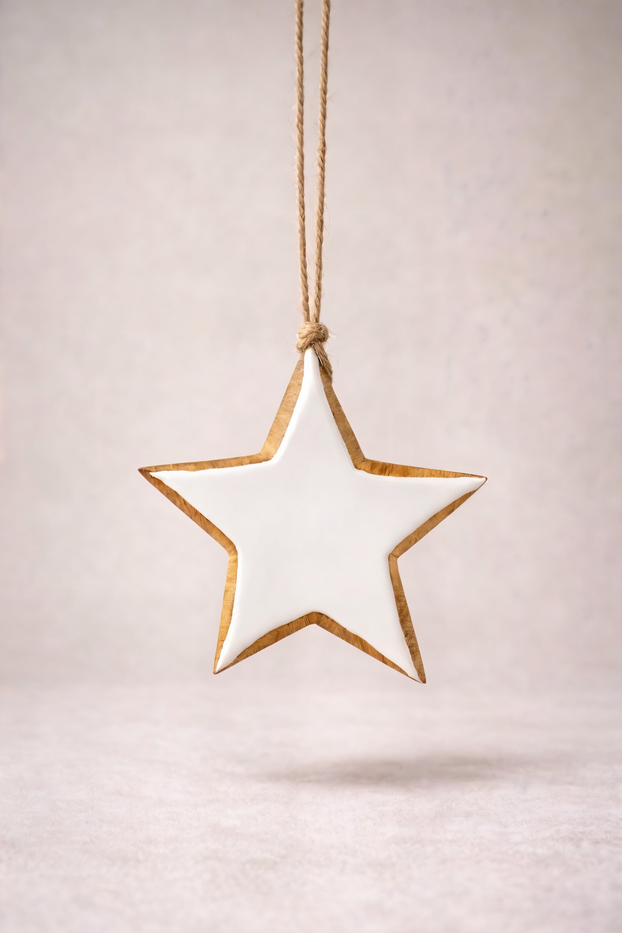 ITEM XMSTU2048 - 6" X 0.8" X 5.5" ENAMEL-COATED MANGO WOOD WHITE STAR ORNAMENT