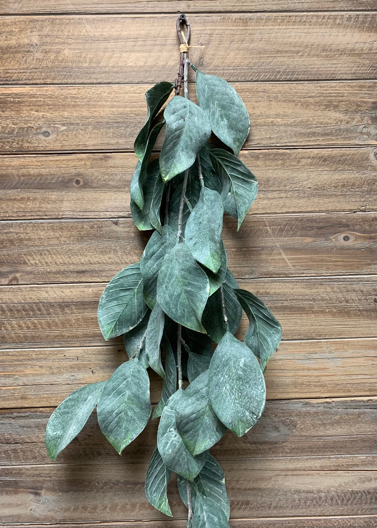 ITEM 11425 - 34" LIGHT GREEN TUPELO HANGING MULTI GARLAND
