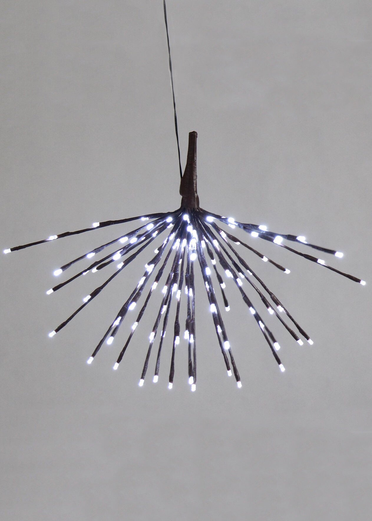 ITEM 1525 W - 90 WHITE LED LIGHTS B/O WITH BROWN WRAP STARBURST