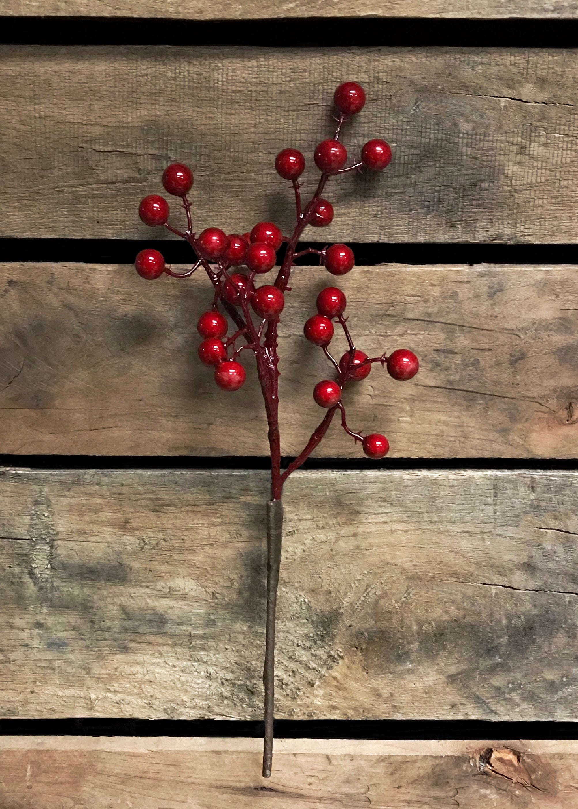 ITEM 81222 R -  11" RED OUTDOOR BERRY PICK