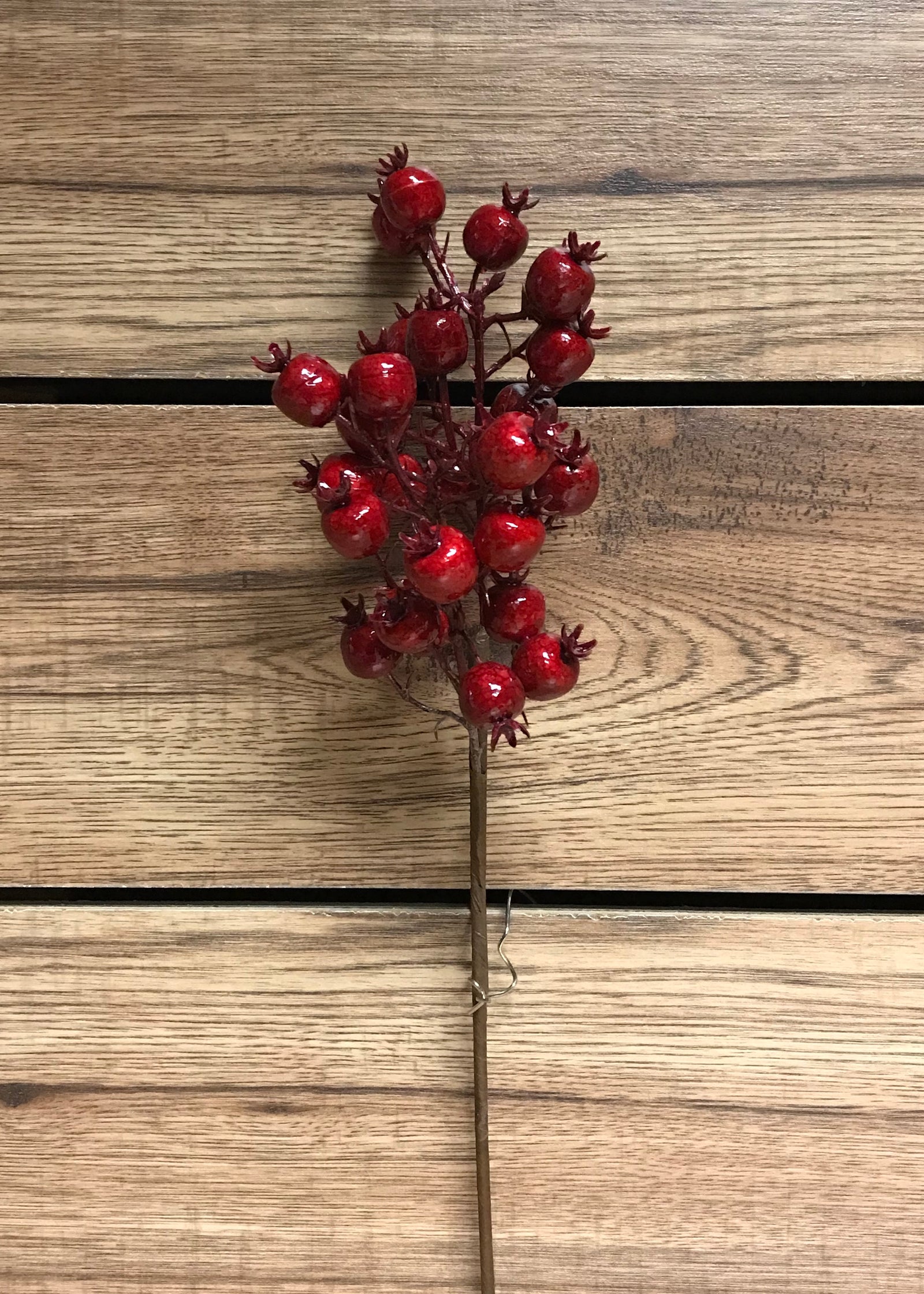 ITEM 81237 R - 17" OUTDOOR RED BERRY SPRAY