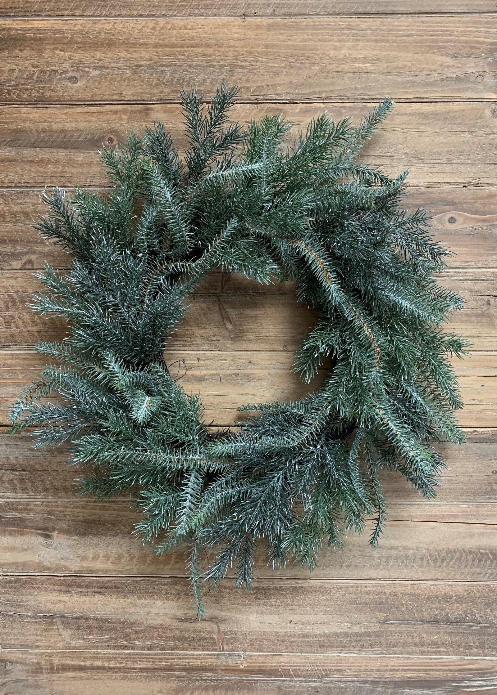 ITEM 81543 - 20" BLUE FINGER PINE WREATH