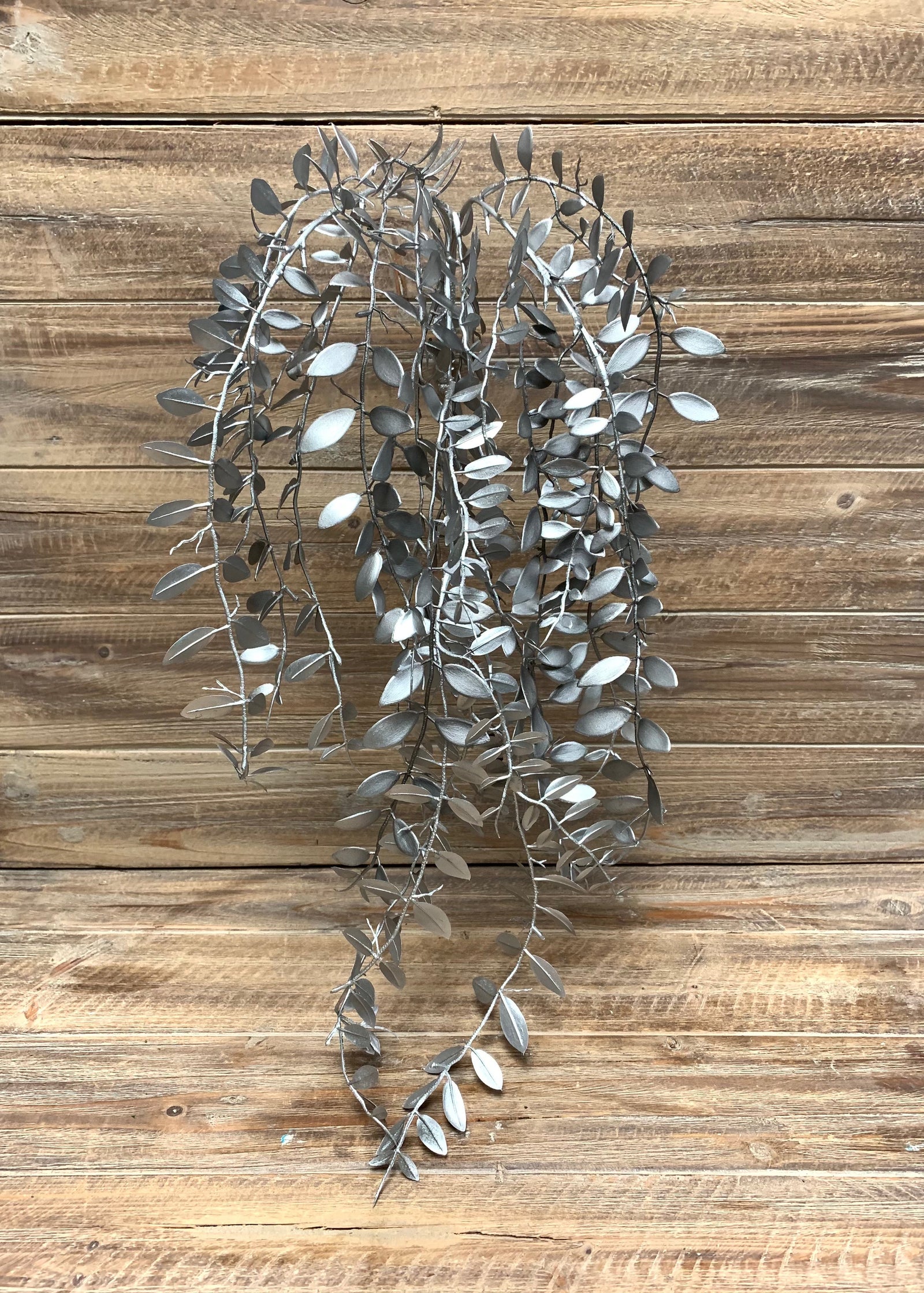 ITEM 81586 SILVER - 27" SILVER SMILX HANGING BUSH