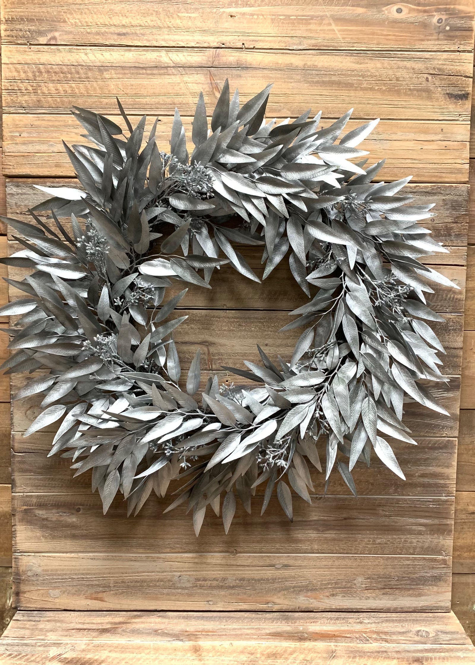 ITEM 81589 SILVER - 24" SILVER WILLOW EUCALYPTUS WREATH
