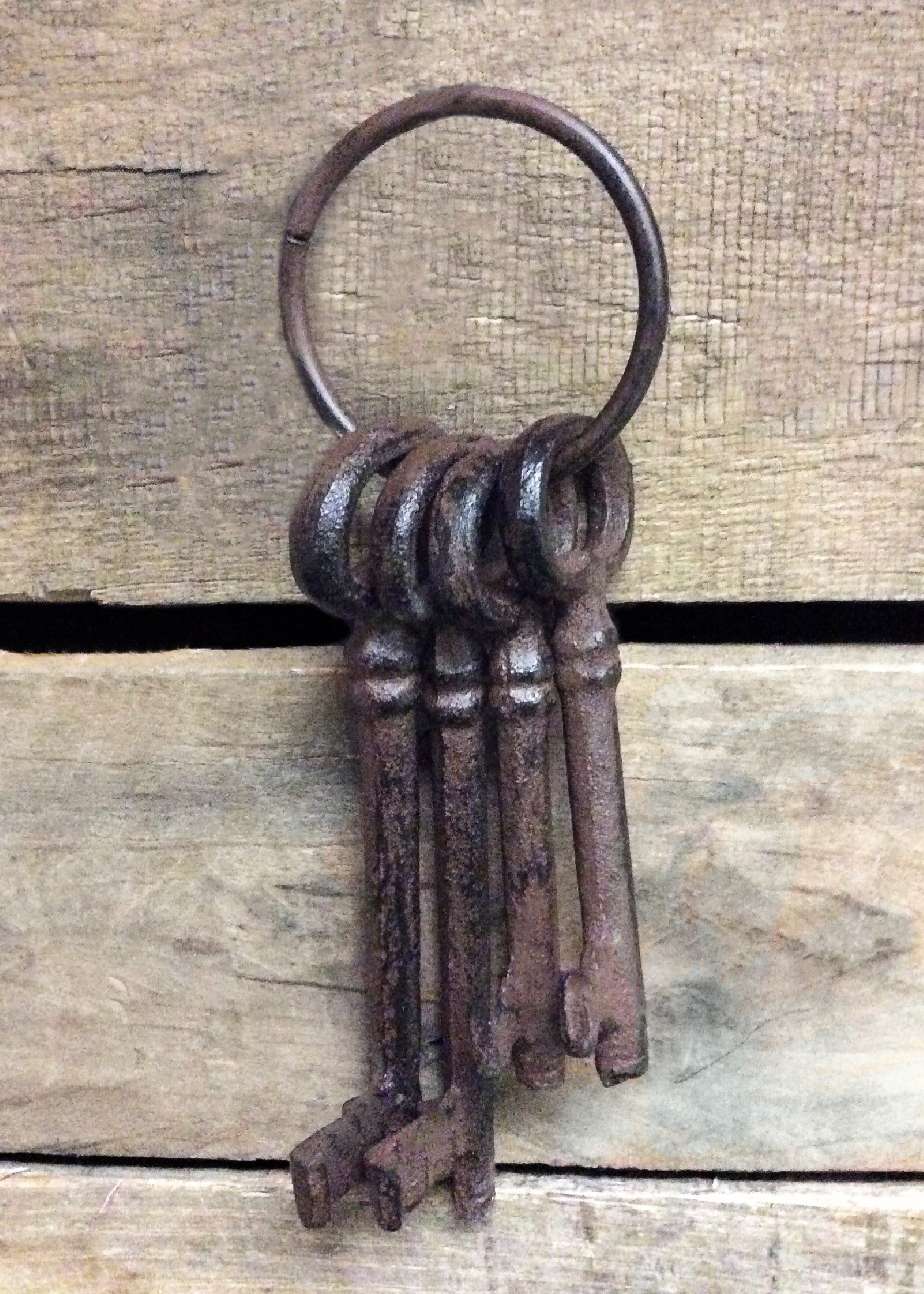 ITEM KOP 13712 - 7" X 3" CAST IRON KEYS