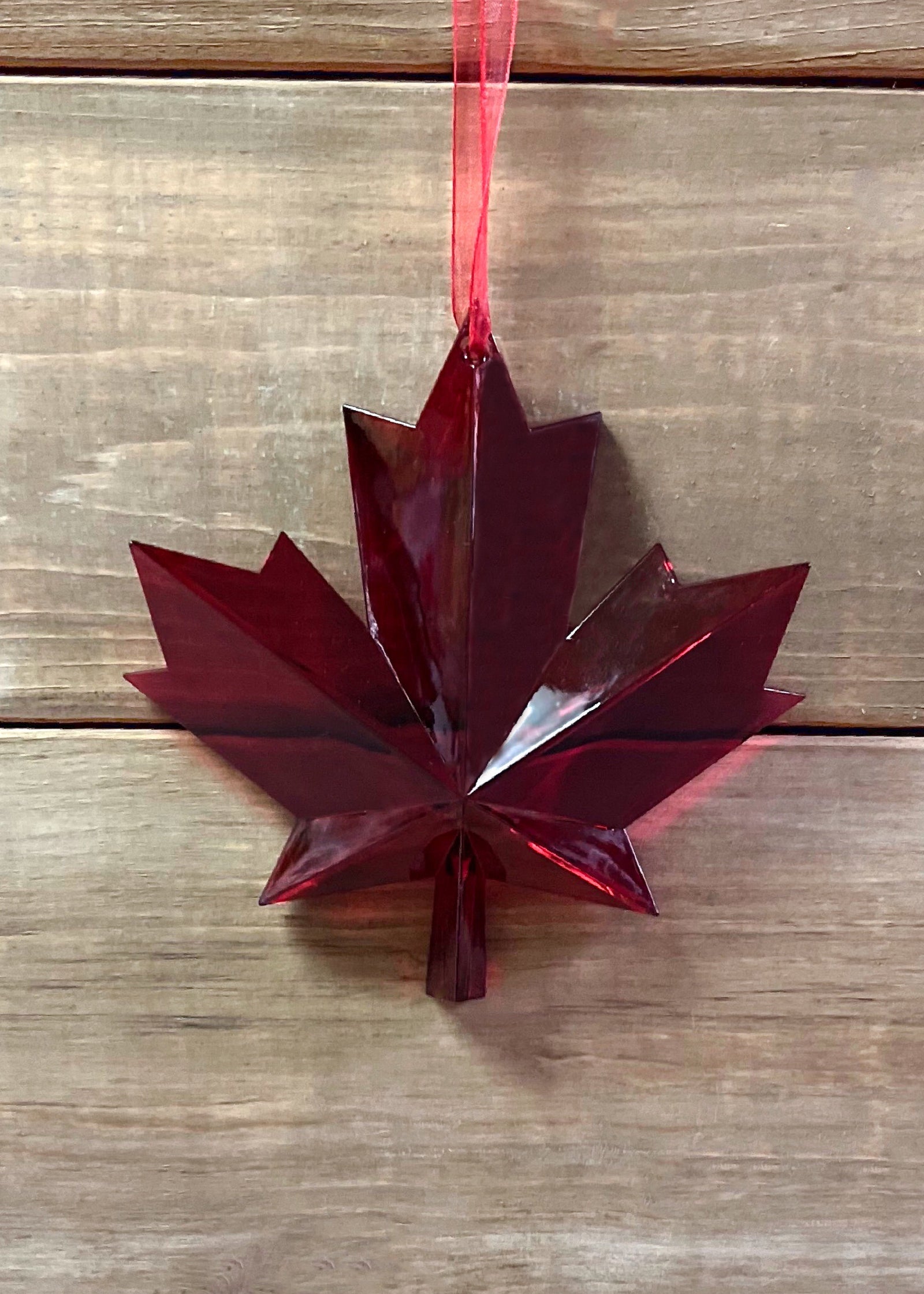 ITEM KOP 20886 - 5.25" X 6" (LARGE) ACRYLIC MAPLE LEAF SUNCATHER