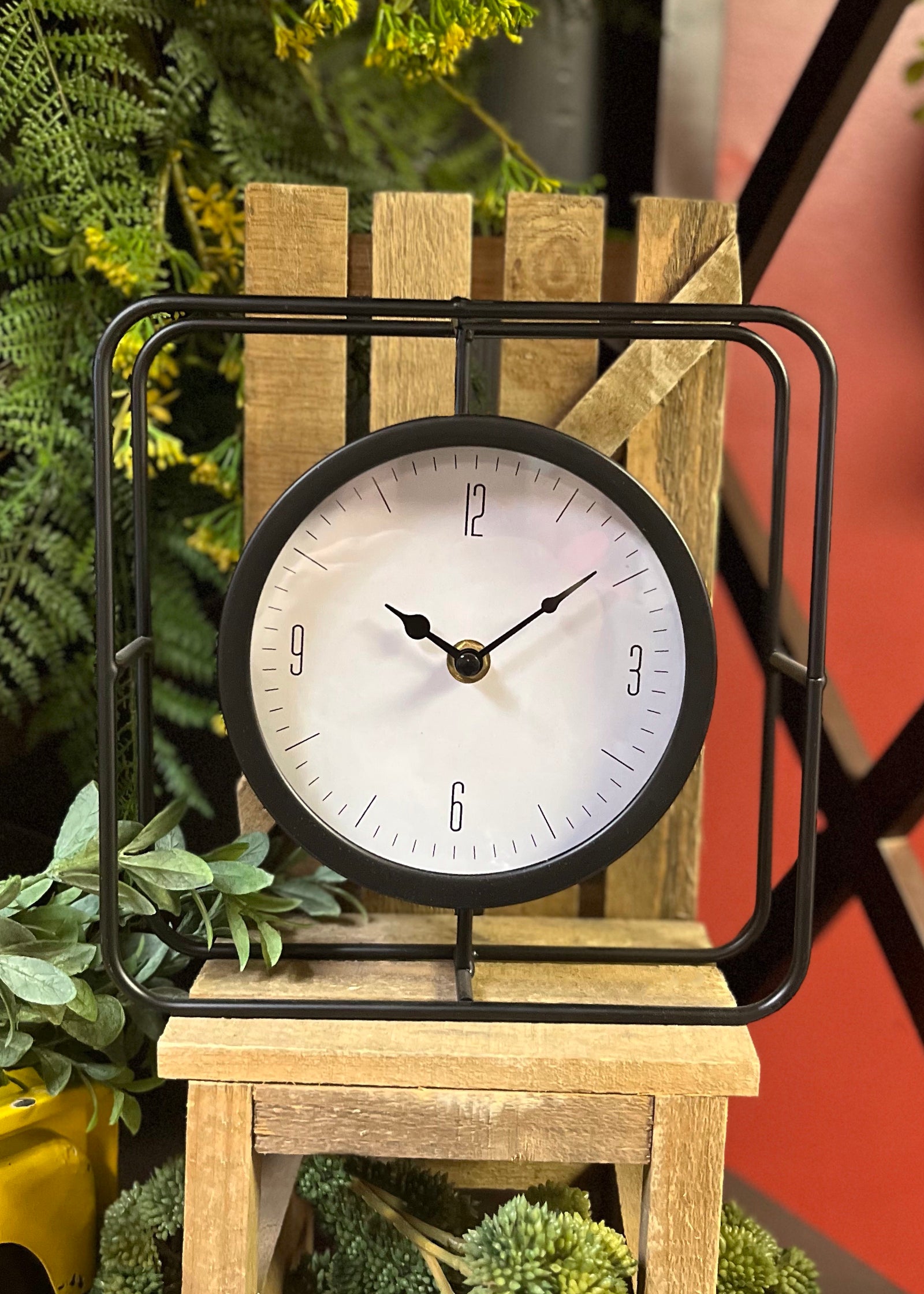 ITEM LH4789 - 8.5"X2.5"X8.5" BLACK METAL SQUARE TABLE CLOCK