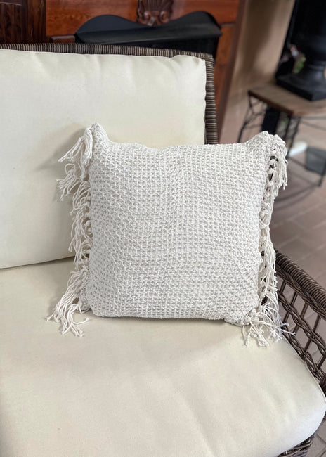 ITEM RK1678 - 17" WHITE KNIT PILLOW WITH FRINGE
