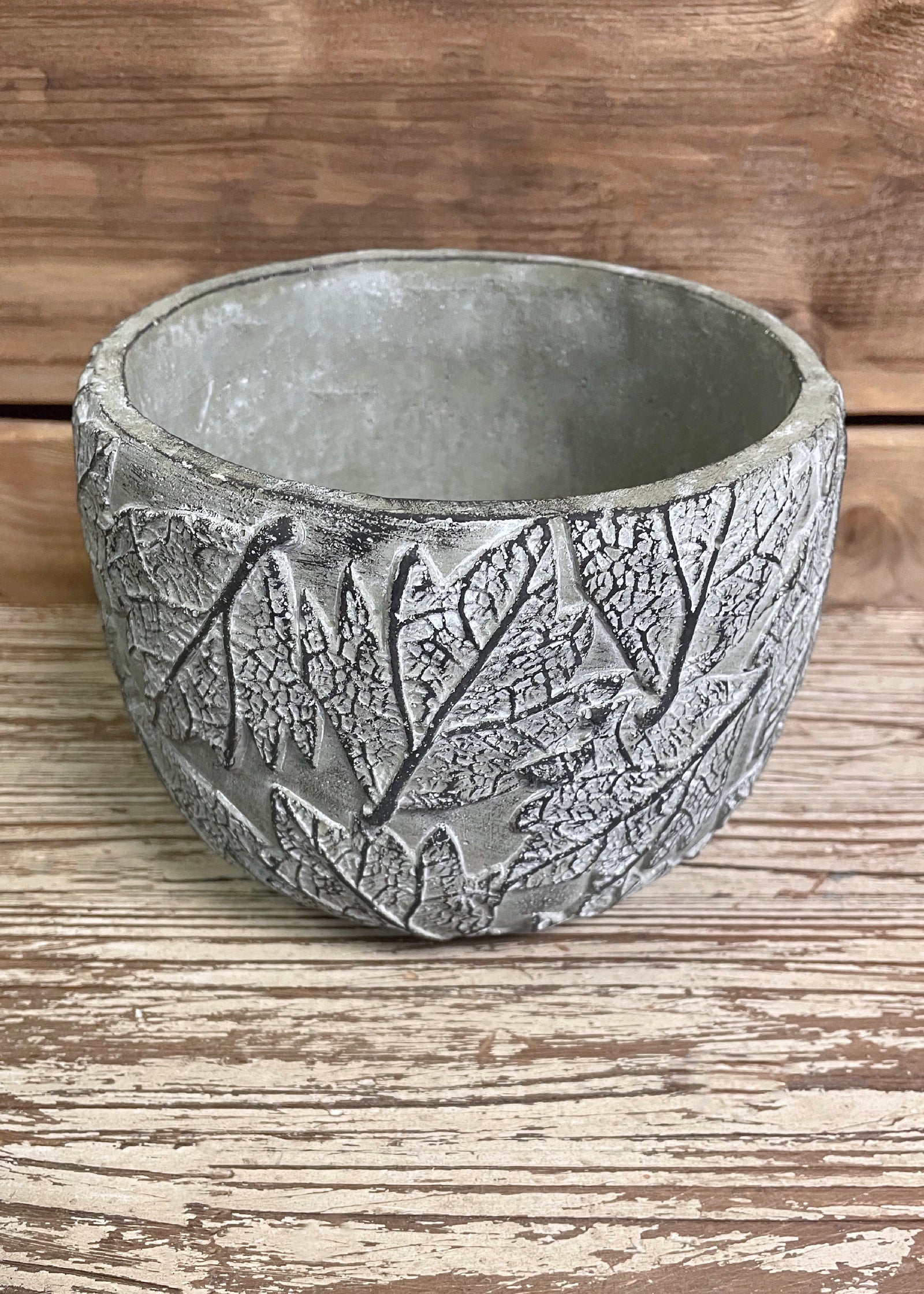 ITEM SU1149 - 6"X5" SAGE GREEN LEAF PATTERN POT